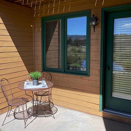 Relax, Adventure, Views, Amenities+Memories Appartement Granby Buitenkant foto