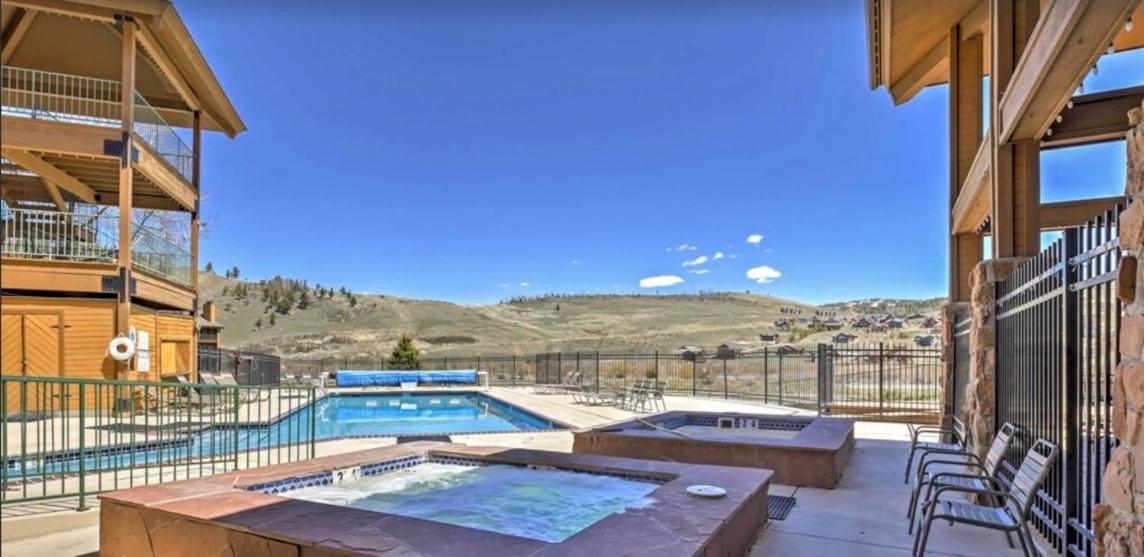 Relax, Adventure, Views, Amenities+Memories Appartement Granby Buitenkant foto