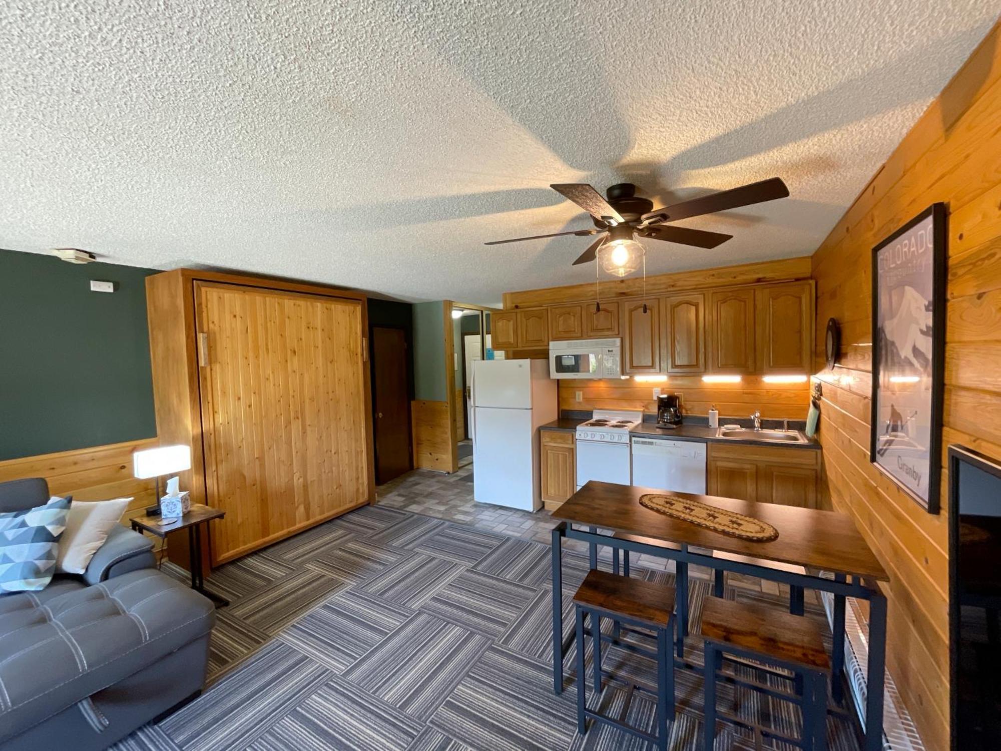 Relax, Adventure, Views, Amenities+Memories Appartement Granby Buitenkant foto